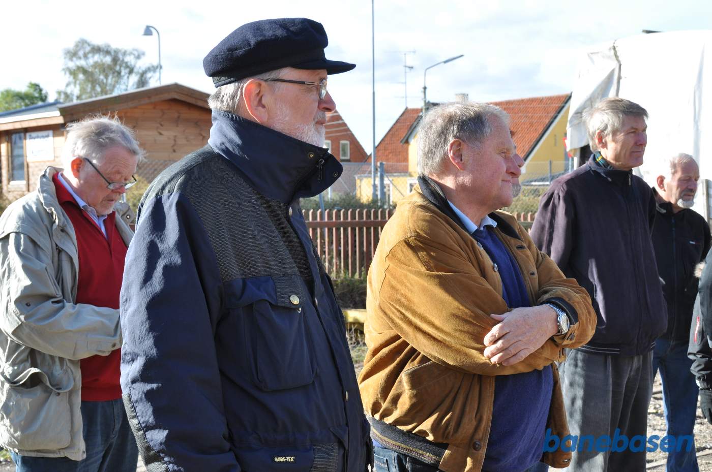 Medlemmerne lytter til talerne Medlemmerne lytter til talerne