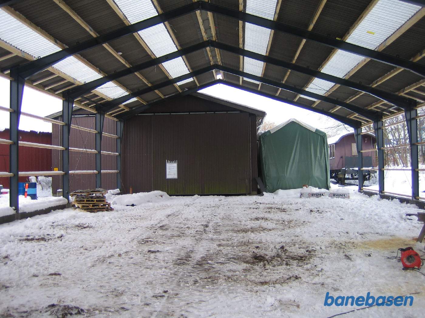 Lægterne til vægpladerne på plads Lægterne til vægpladerne på plads