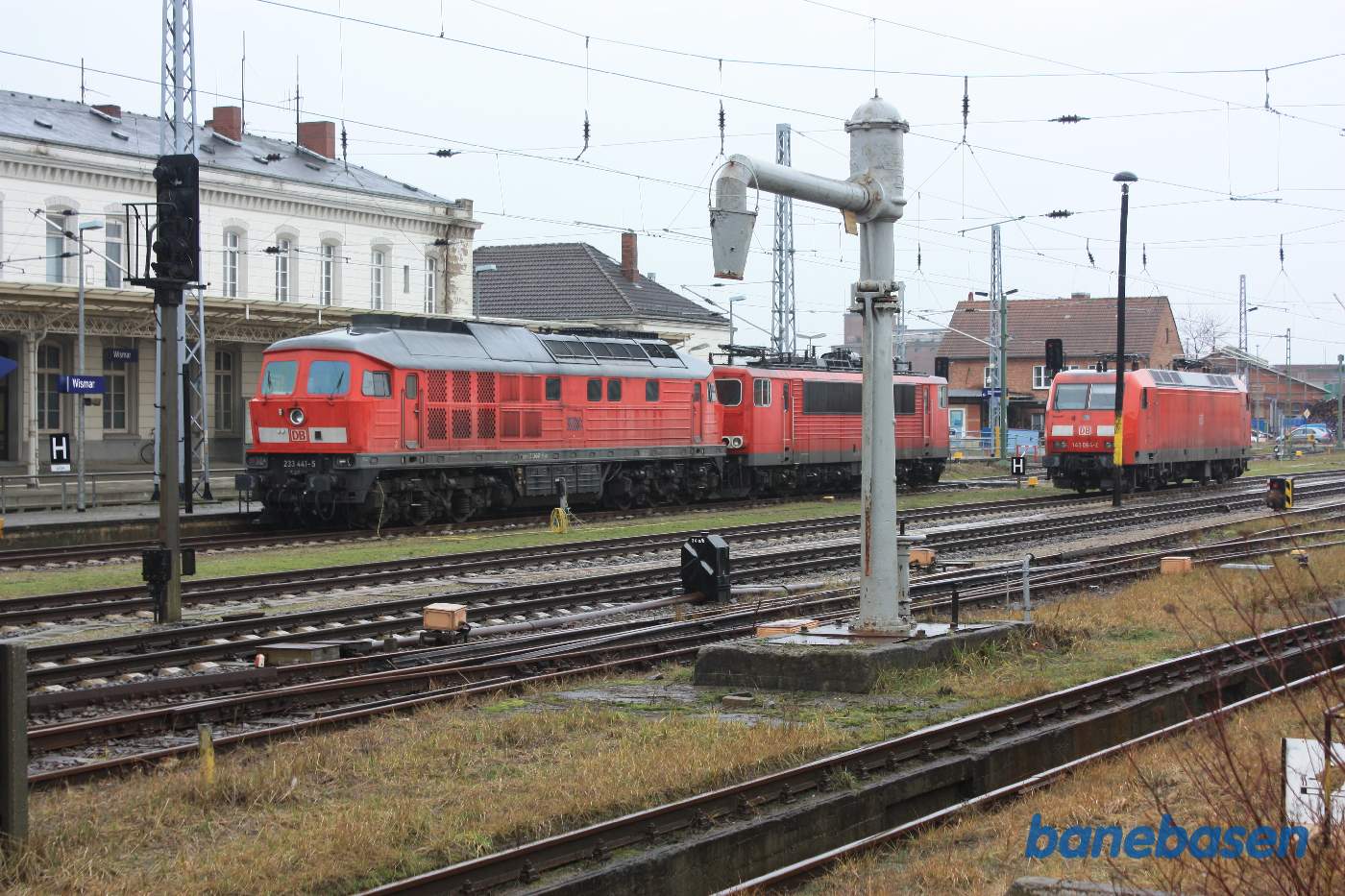 3 lokomotiver på stationsområdet