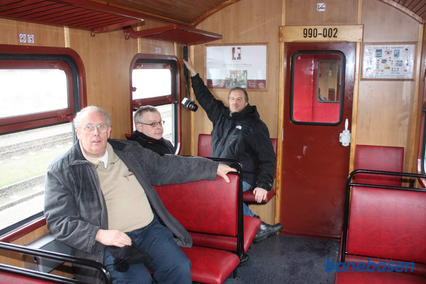 3 turister i en af de dejlige varme vogne