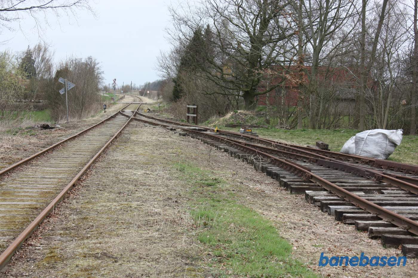 Sporudfletningen. Der er endnu ikke udlagt ballast mellem svellerne