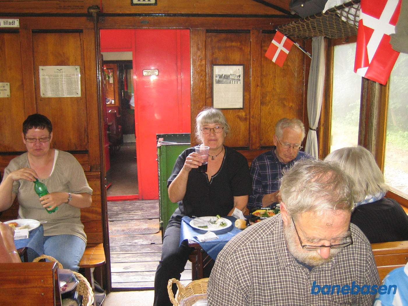 Skål, god mad og hyggeligt selskab