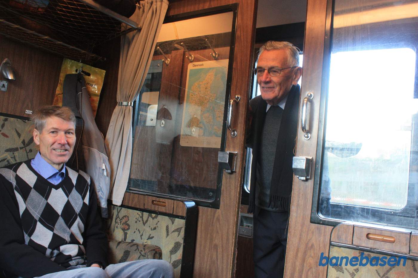 Gæsterne sætter sig tilrette, her på 1.klasse