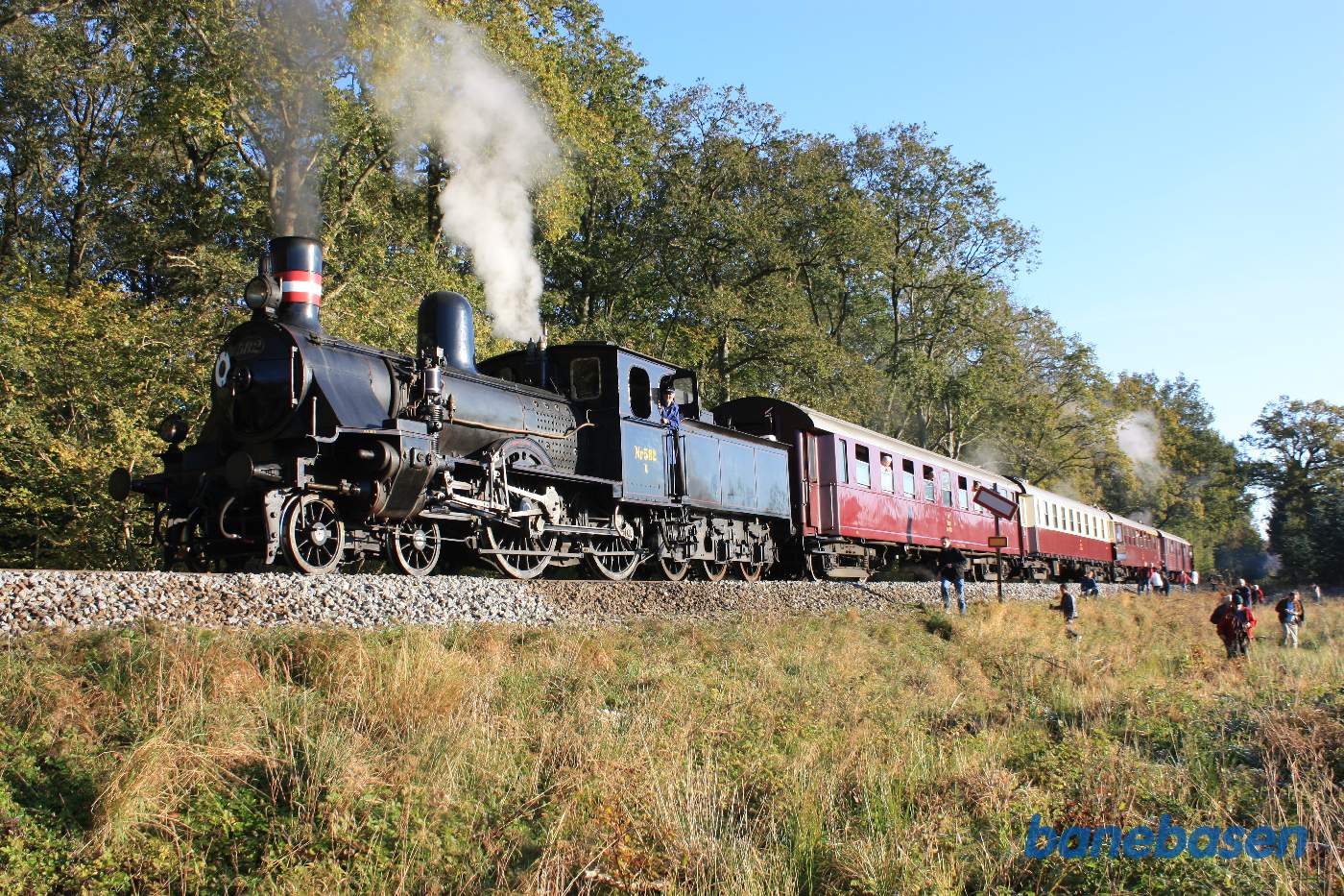 Så er tiden ved at være gået. Det er 1200 meter mærket til Turebys I-signal vi holder ud for
