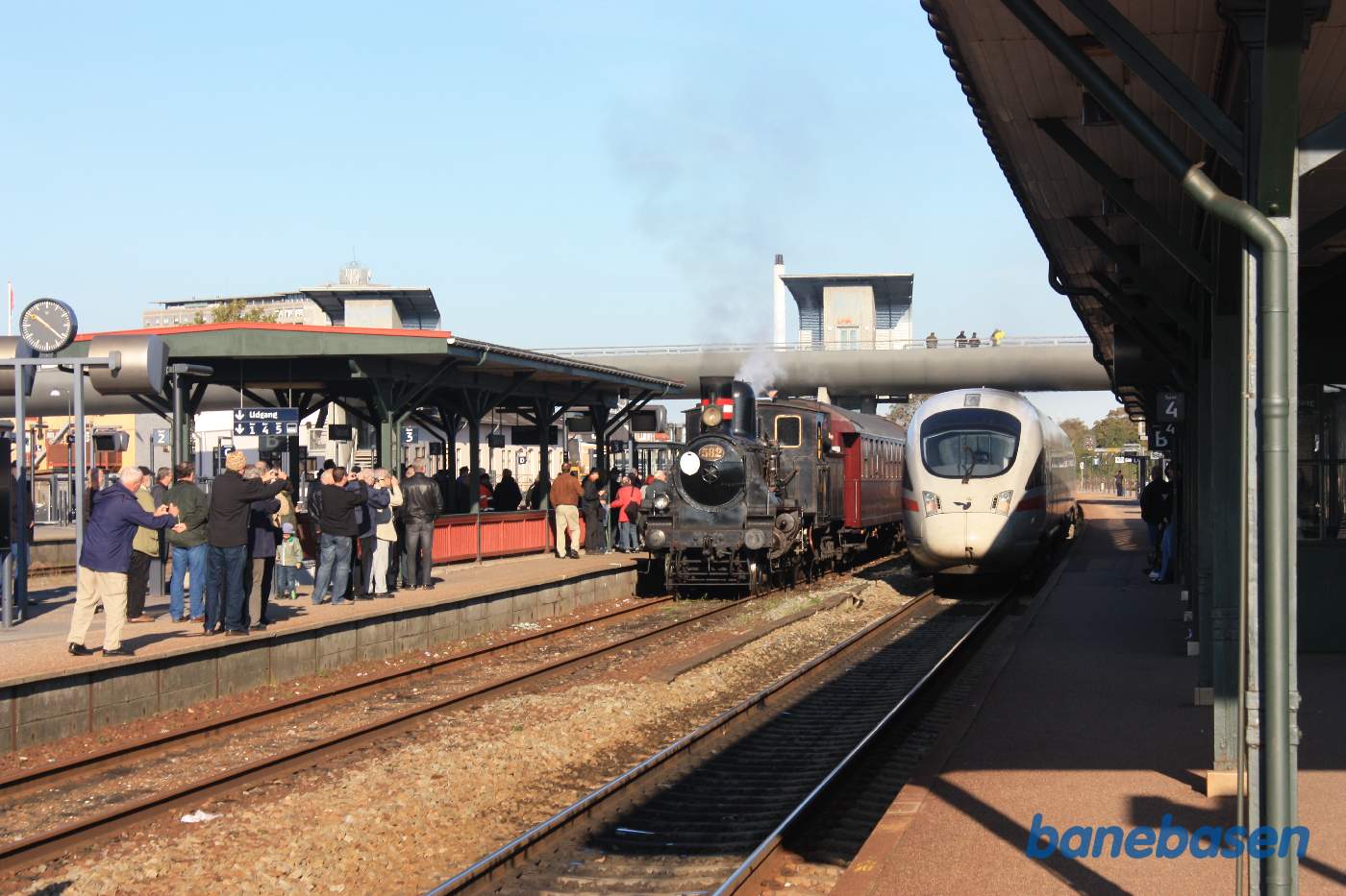 Det tyske ICE-TD dieseltogsæt holder i spor 4 på vej mod København