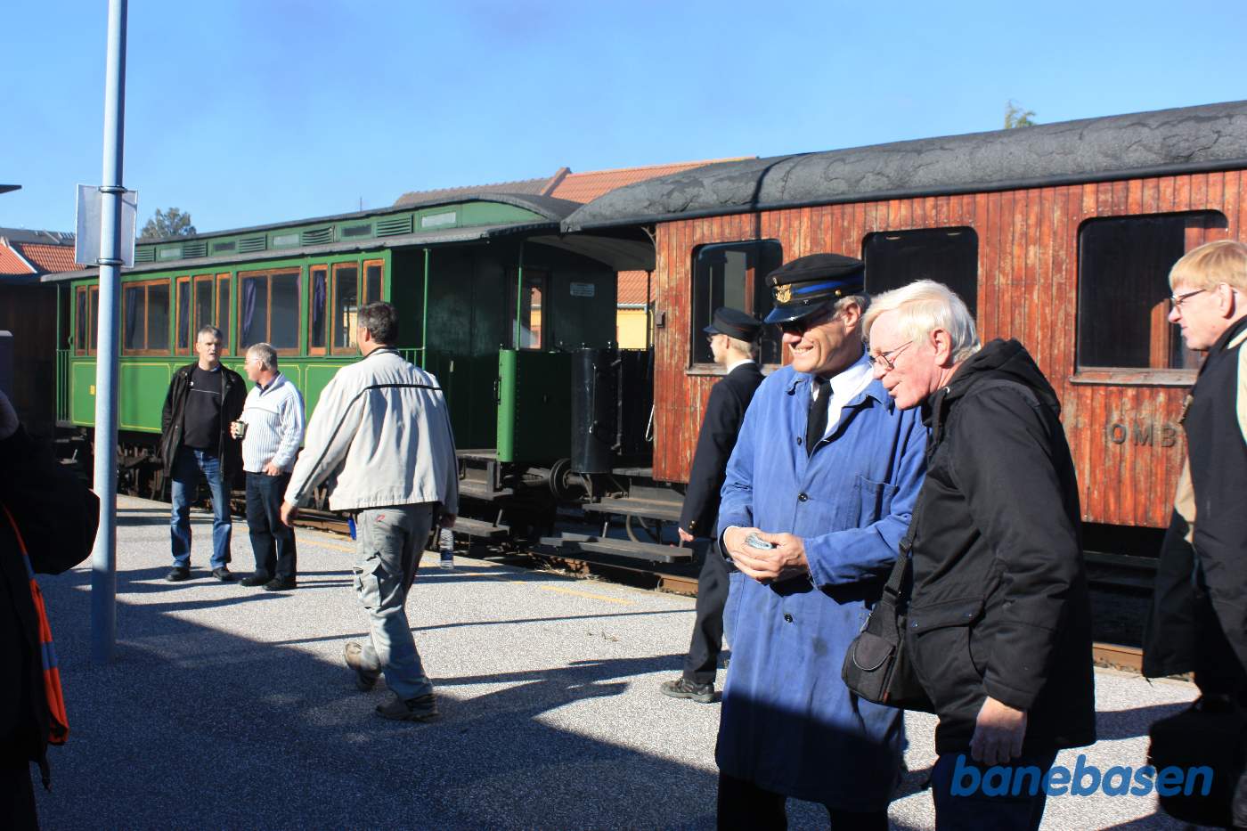 Gæsterne hilser på medlemmerne fra Bandholmbanen