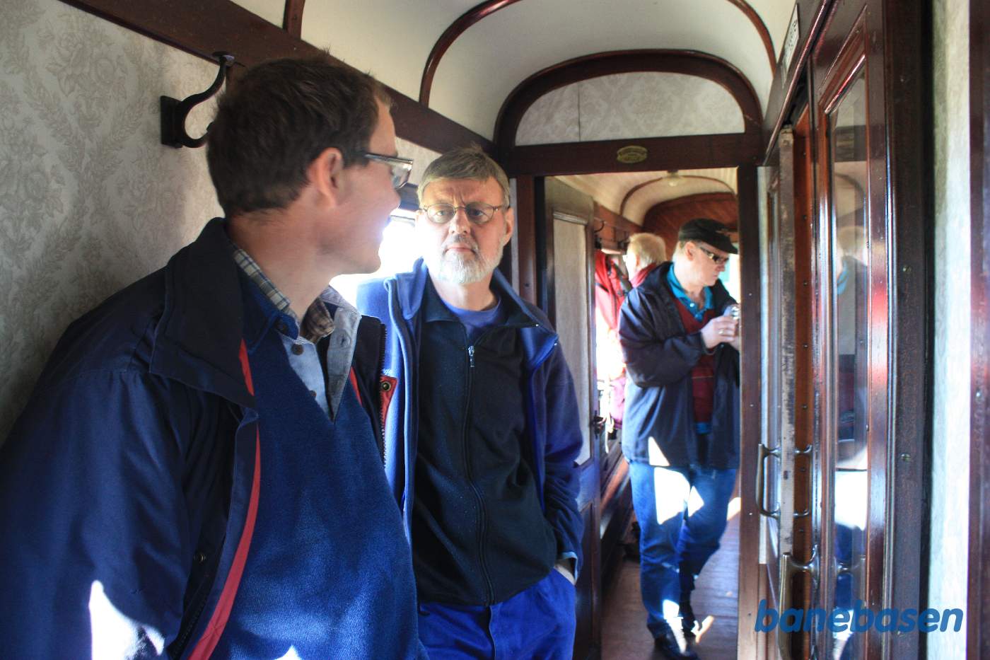 Et blik i sidegangen på en af vognene