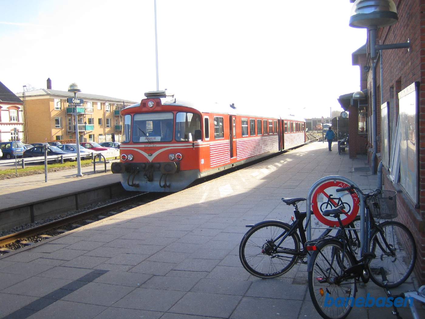 Y-tog fra Aarhus holder ved perron i Odder Y-tog fra Aarhus holder ved perron i Odder