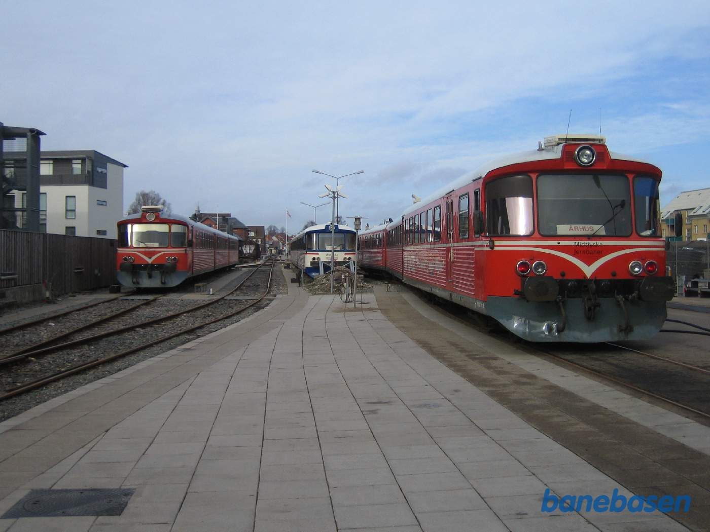 Et vue ud over området foran remisen med Y-tog Et vue ud over området foran remisen med Y-tog