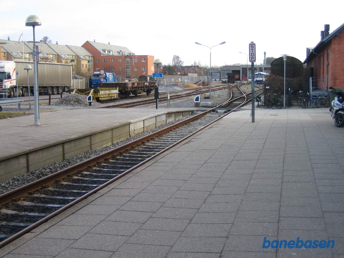 Et vue fra perronen ned mod remise og værksted