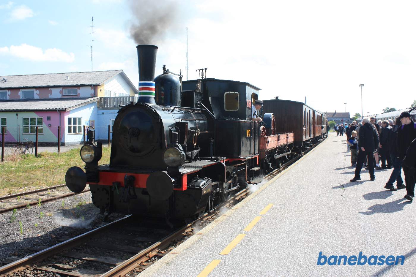 I Maribo holdt et blandettog klar til at køre selskabet til Bandholm