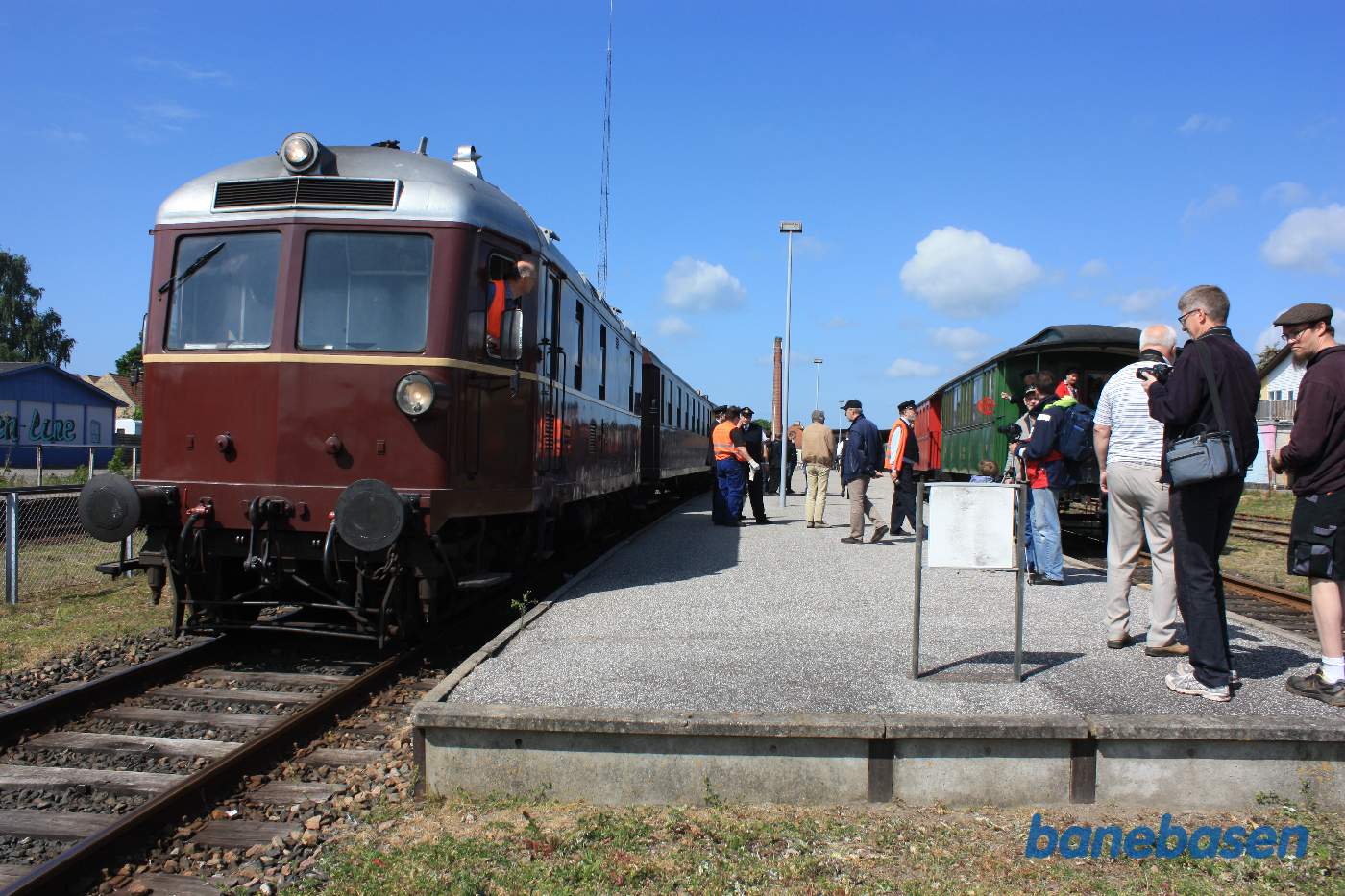 Lokomotivføreren kigger ud af vinduet Lokomotivføreren kigger ud af vinduet