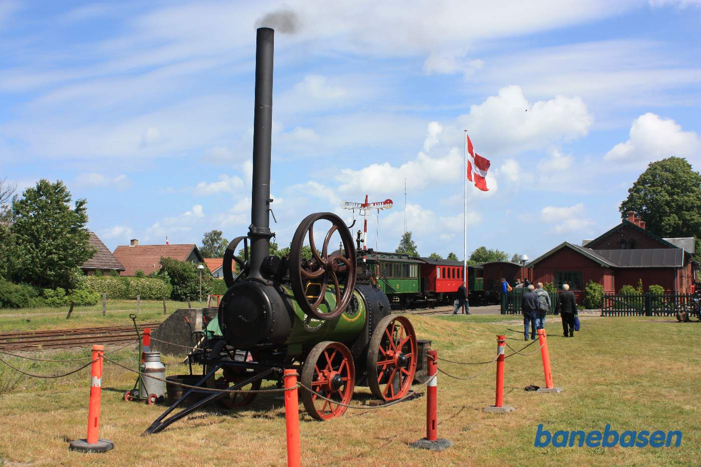 Der var i dagens anledning opstillet en mobil dampmaskine til at trække landbrugsmaskiner