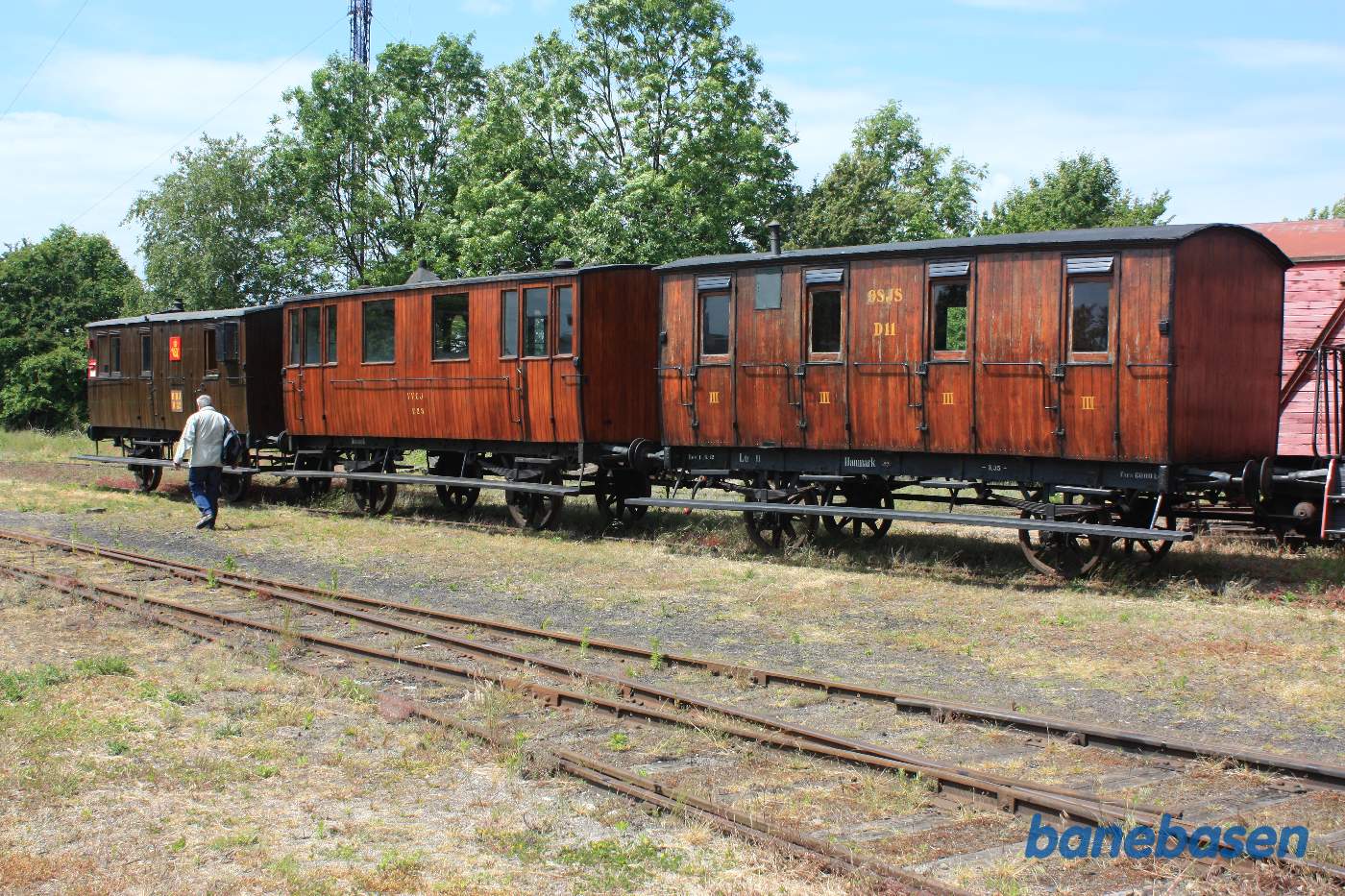 Nogle vogne holder i sidesporet