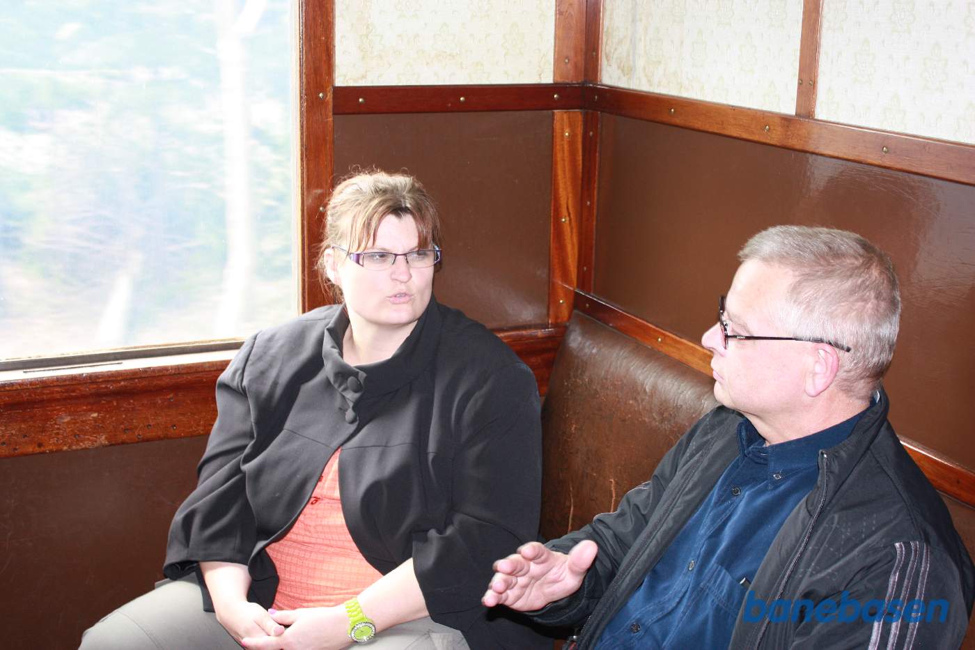 To passagerer får en snak på vej til Bandholm