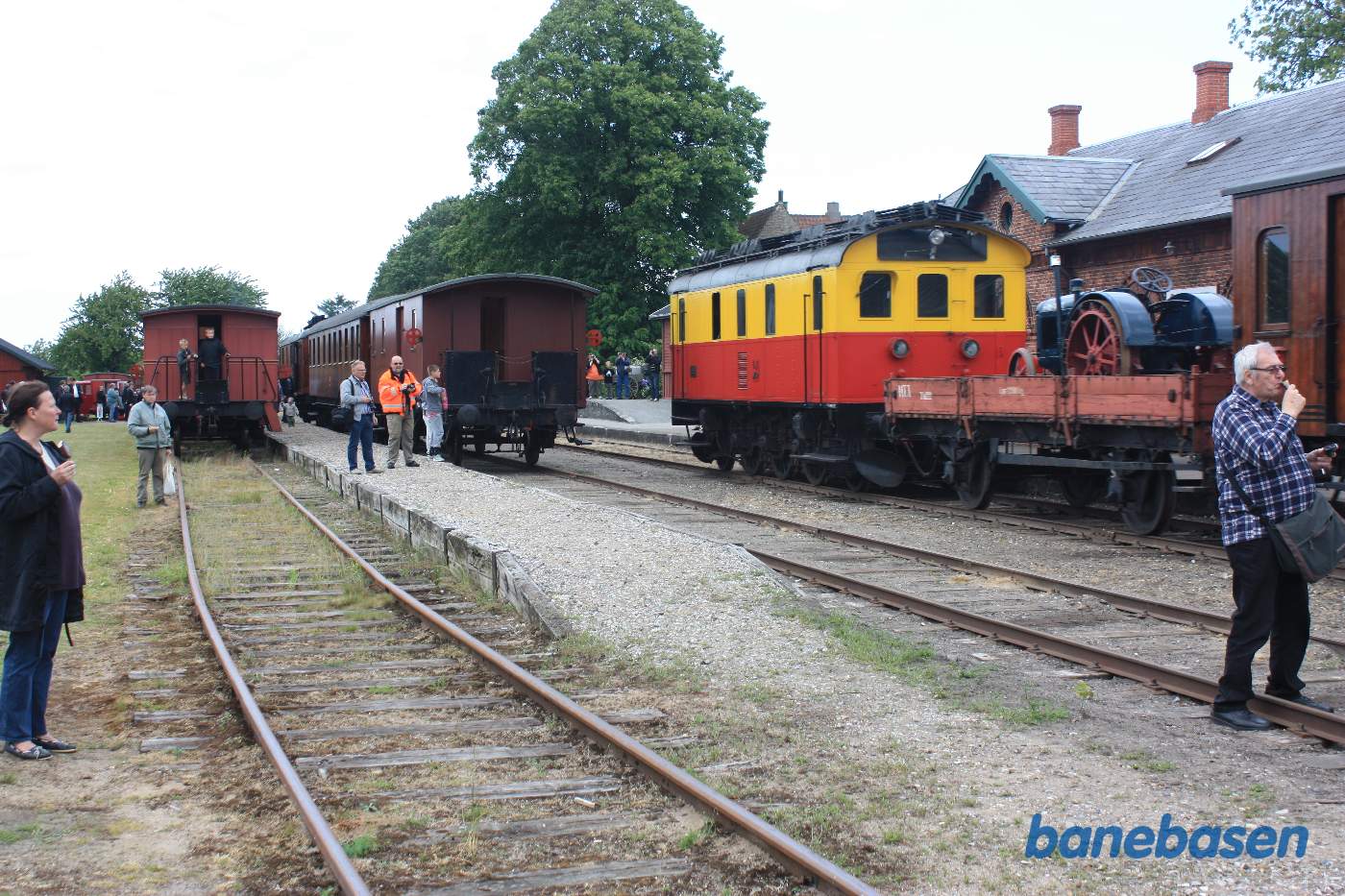 M9 ankommer fra Maribo med et blandettog