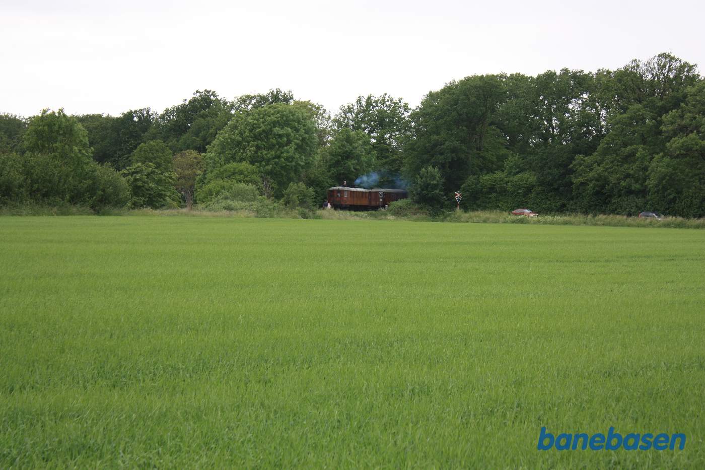 Motortoget på vej ud af Merretskoven ved Skolevej overkørslen