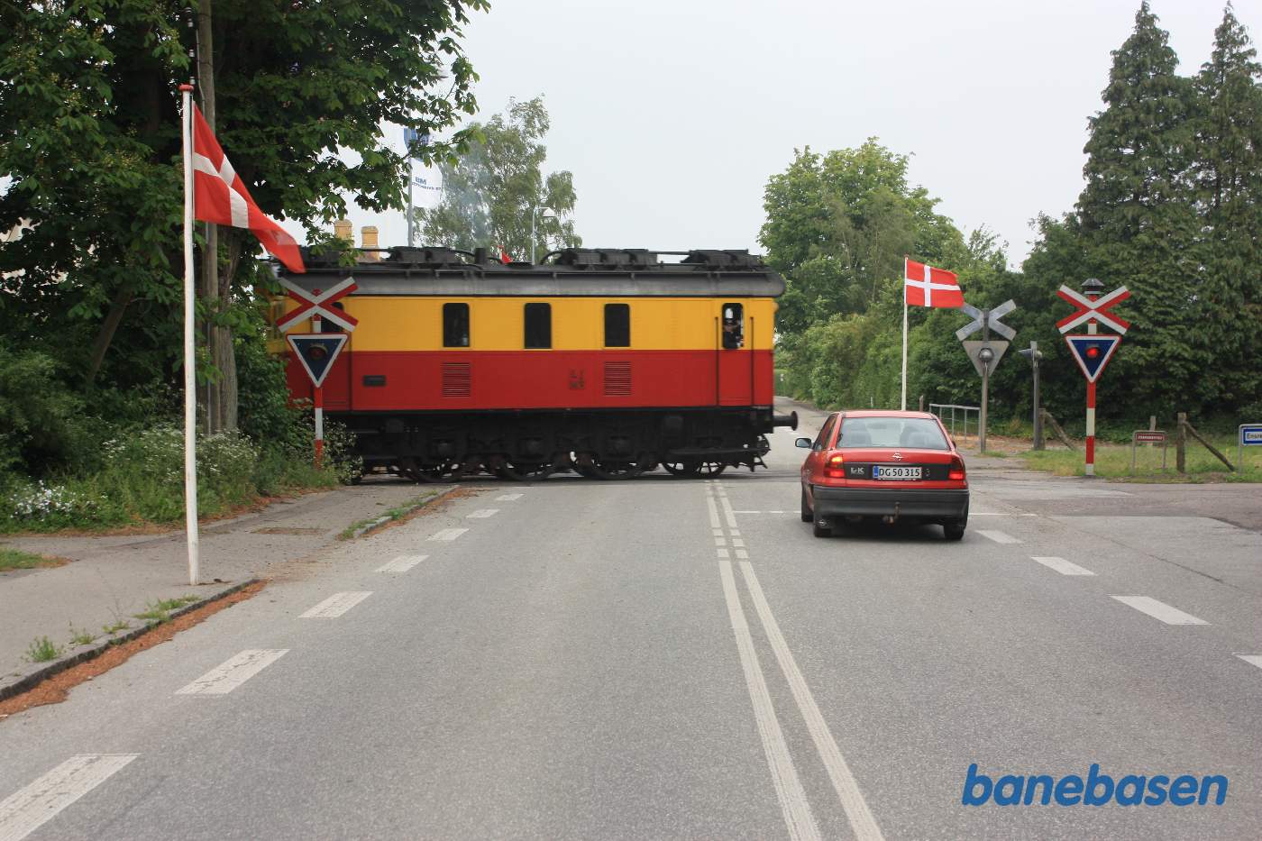 M9 i overkørslen med Birketvej M9 i overkørslen med Birketvej