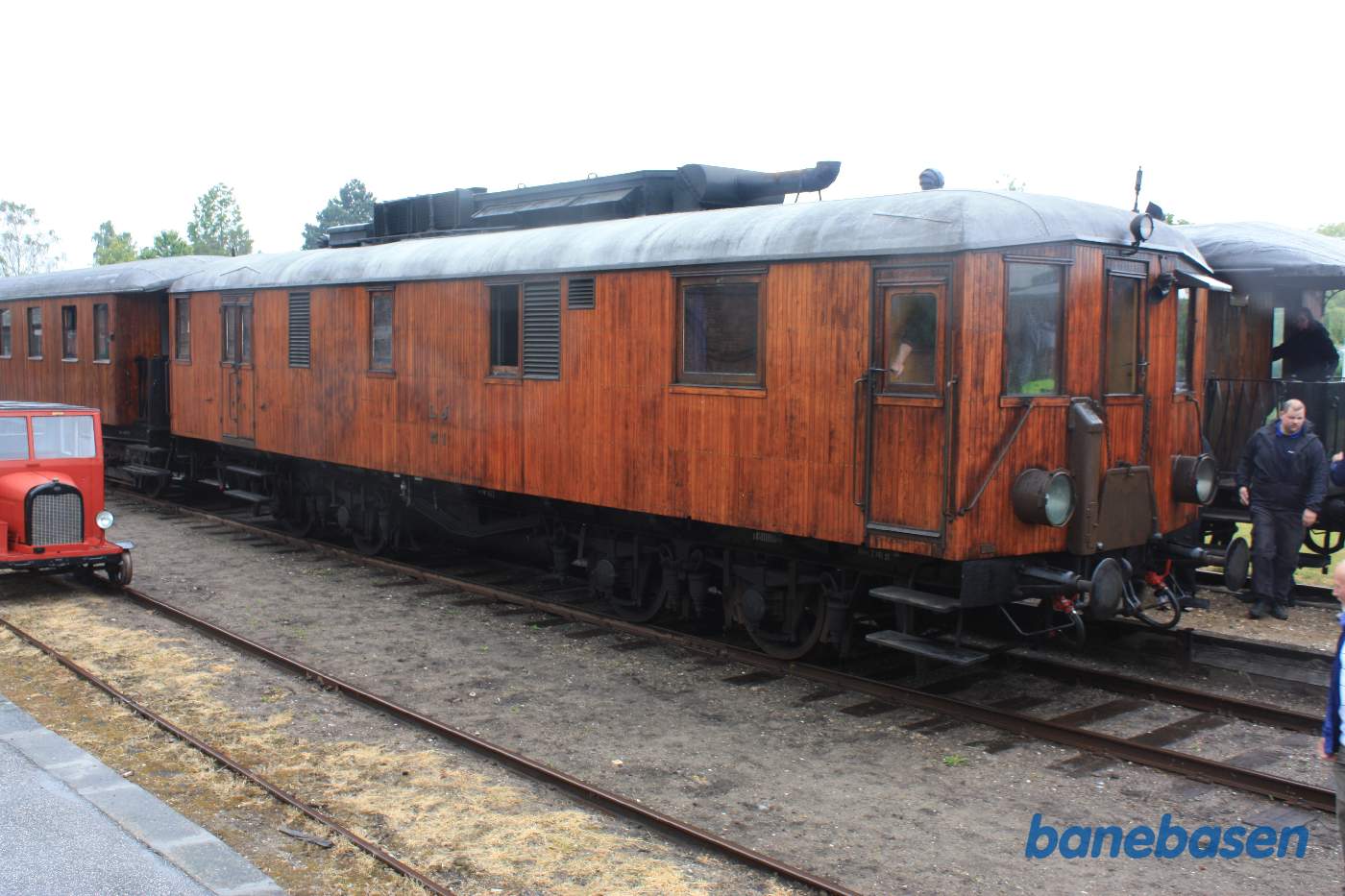 M1 holder i spor 2 på stationen M1 holder i spor 2 på stationen