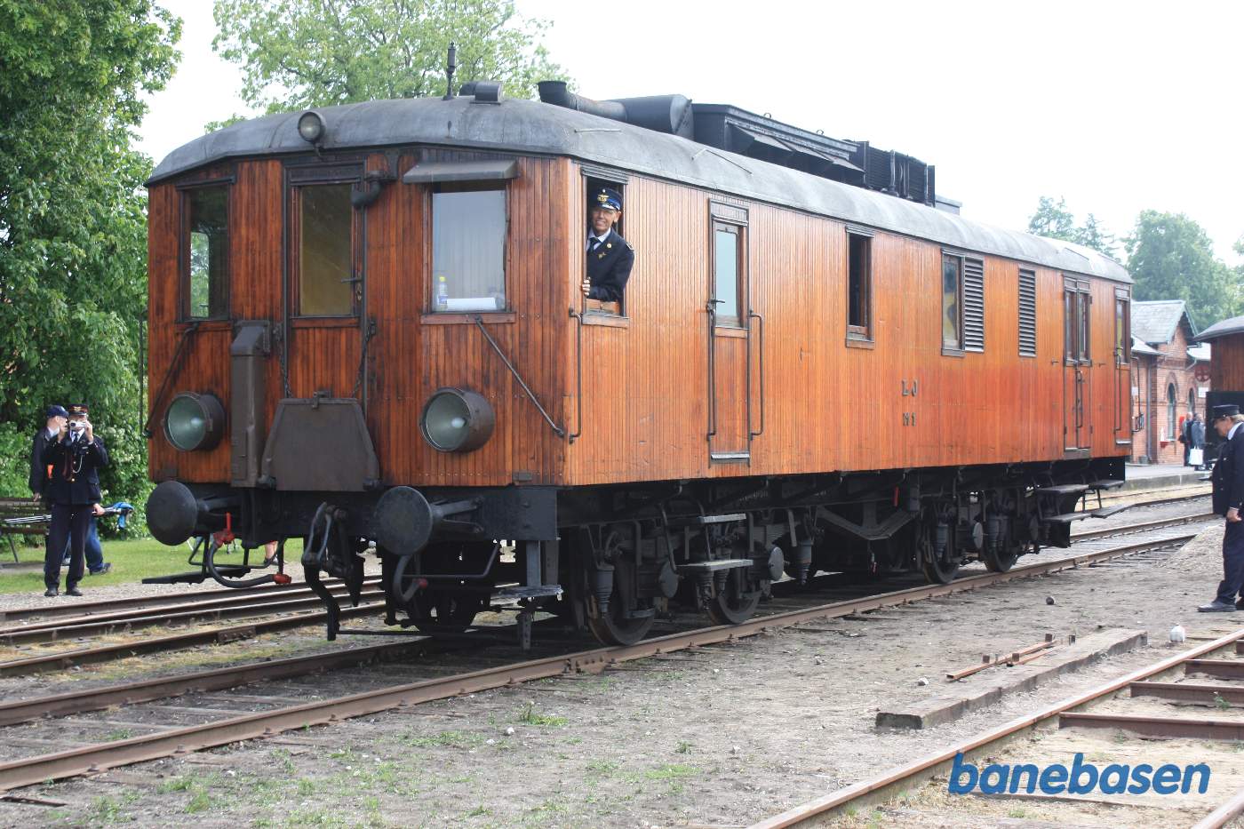 M1 rangerer på stationen