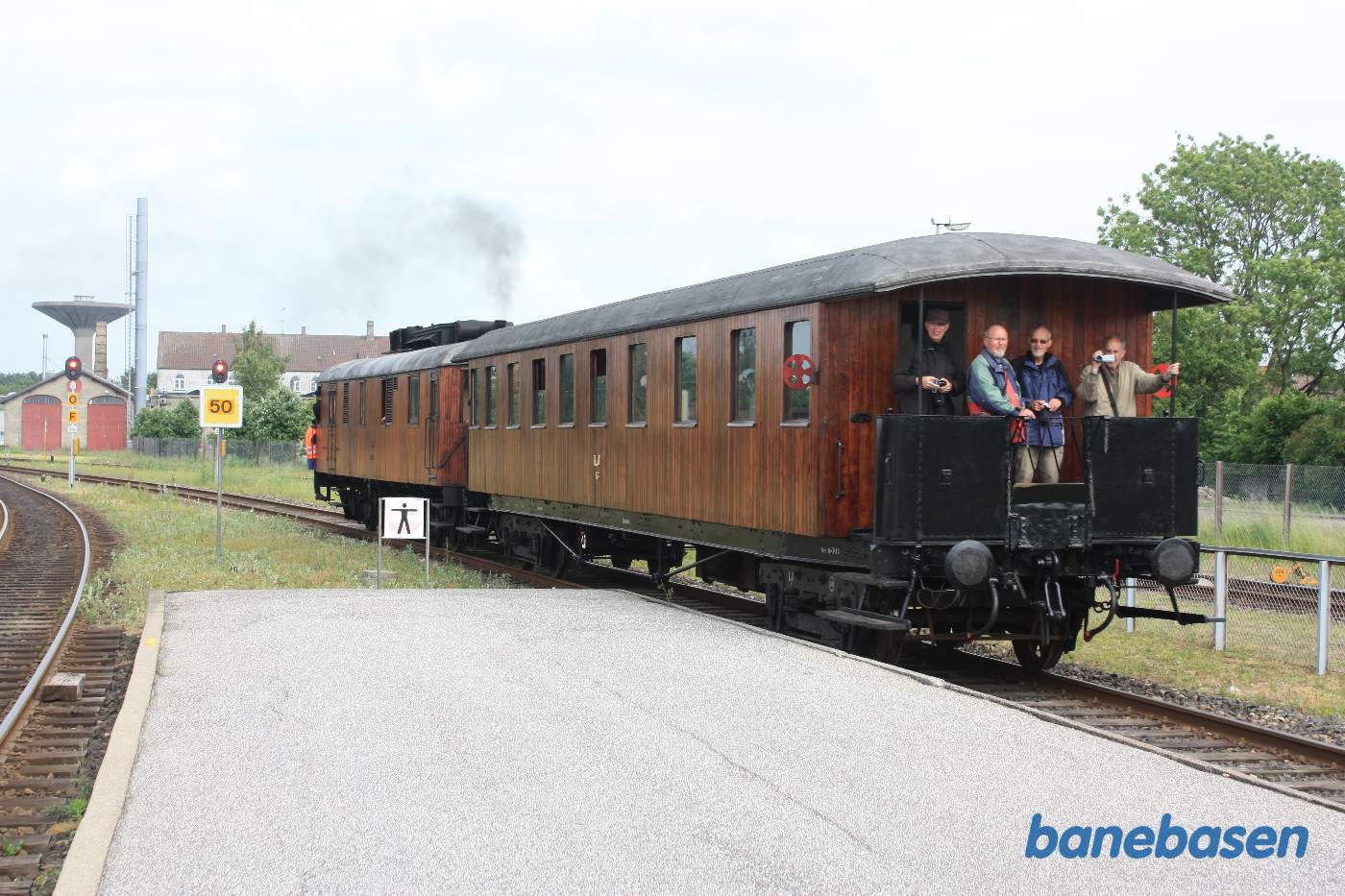 M1 rangerer på stationen, Maribo spor 2, ud til remisen M1 rangerer på stationen, Maribo spor 2, ud til remisen