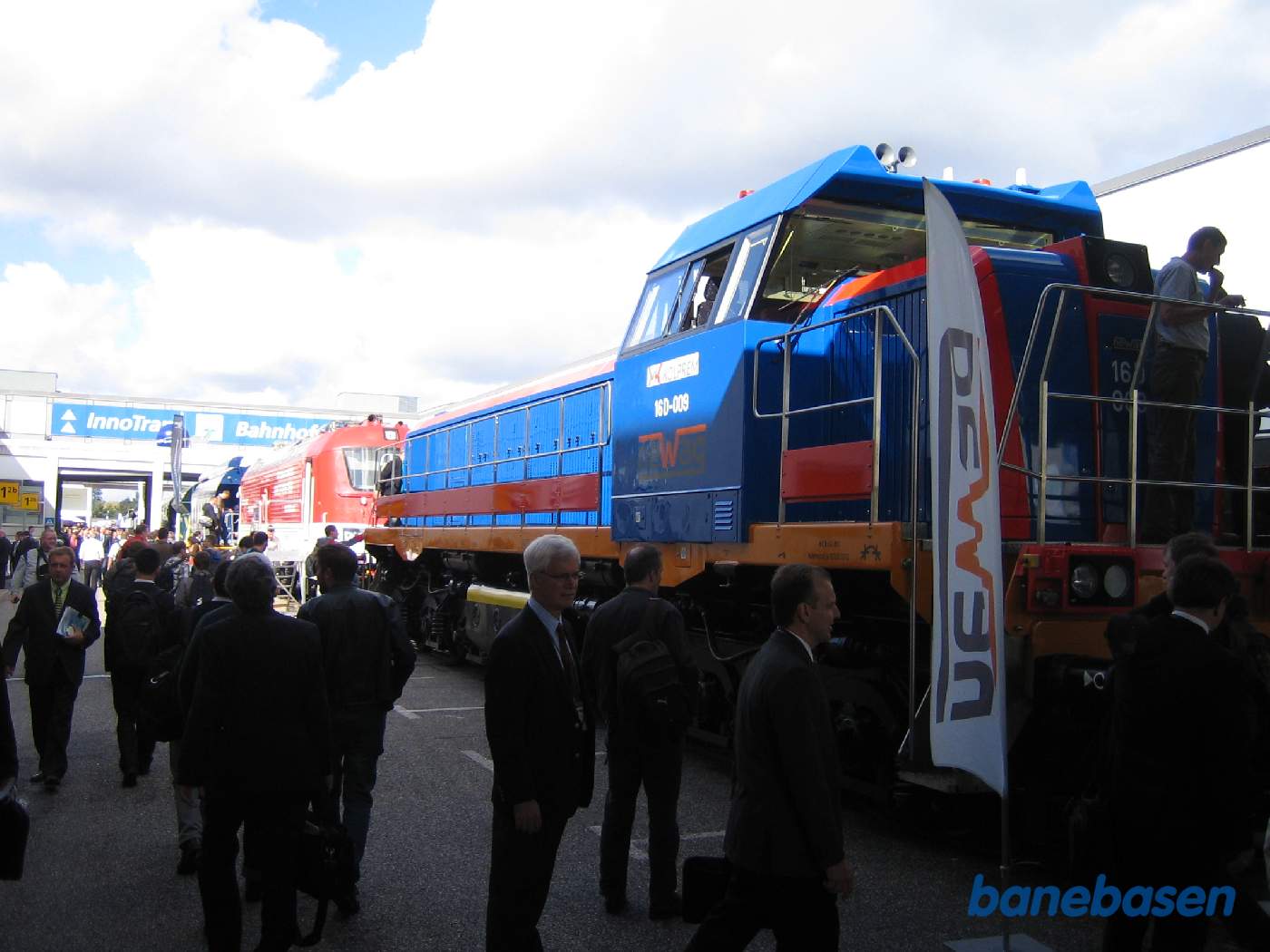 Her et flot nyt blåt diesellokomotiv