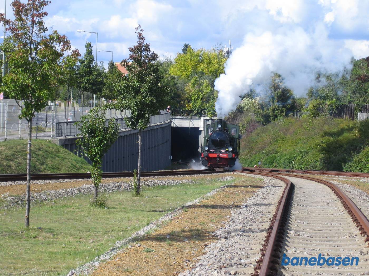 Ligesom tidligere år, kørte et damplokomotiv 2-3 gæster af gangen en lille tur, men køen var meget lang. Sporet her fører ud til det store jernbanenet