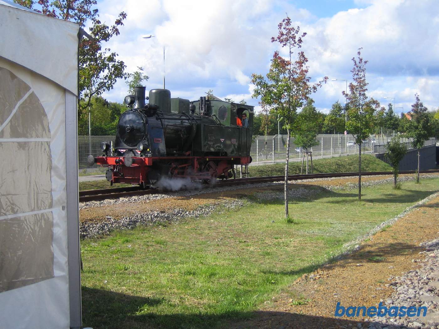 Ligesom tidligere år, kørte et damplokomotiv 2-3 gæster af gangen en lille tur