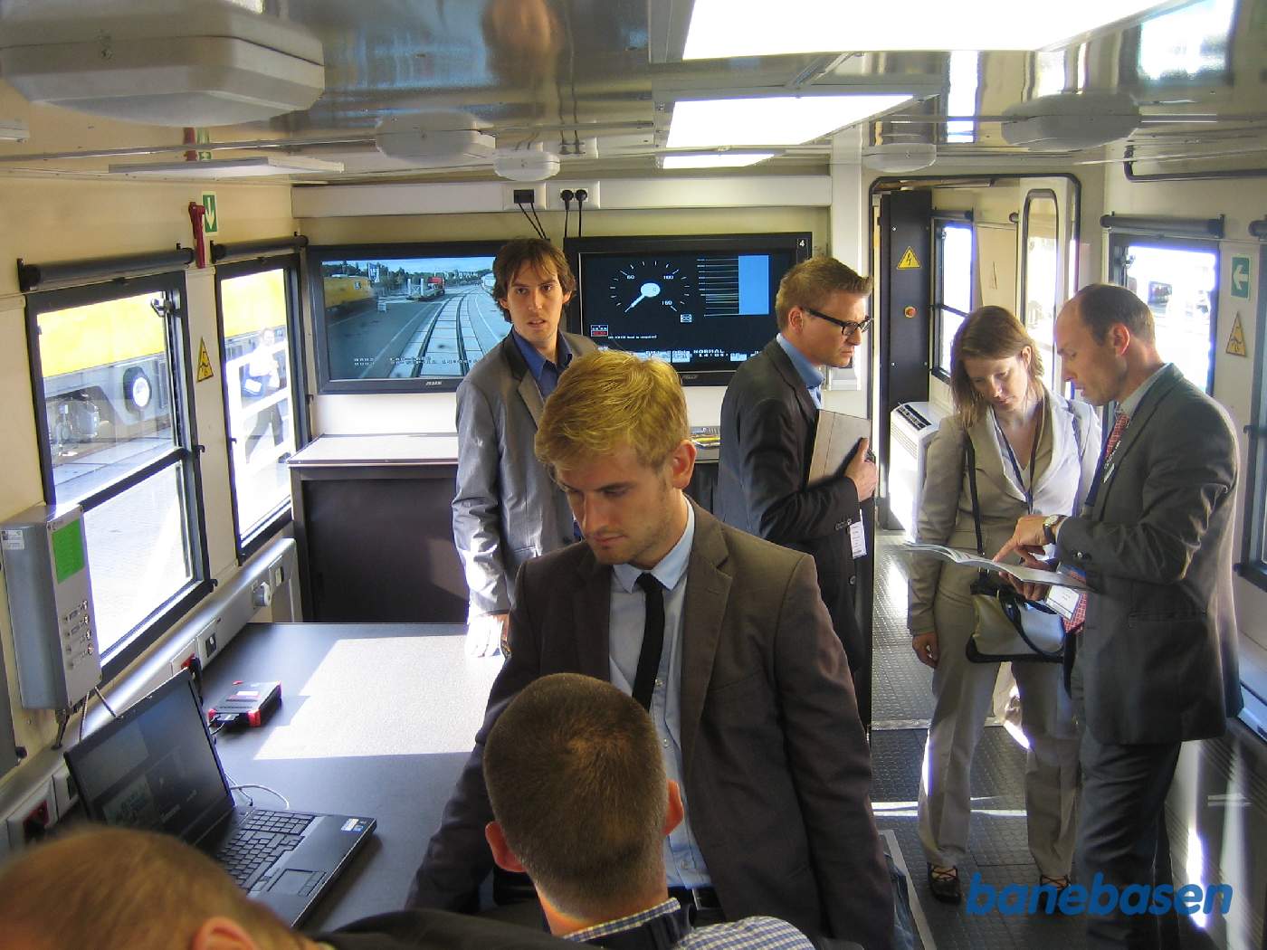 Inde i måletoget er der fyldt med computerudstyr