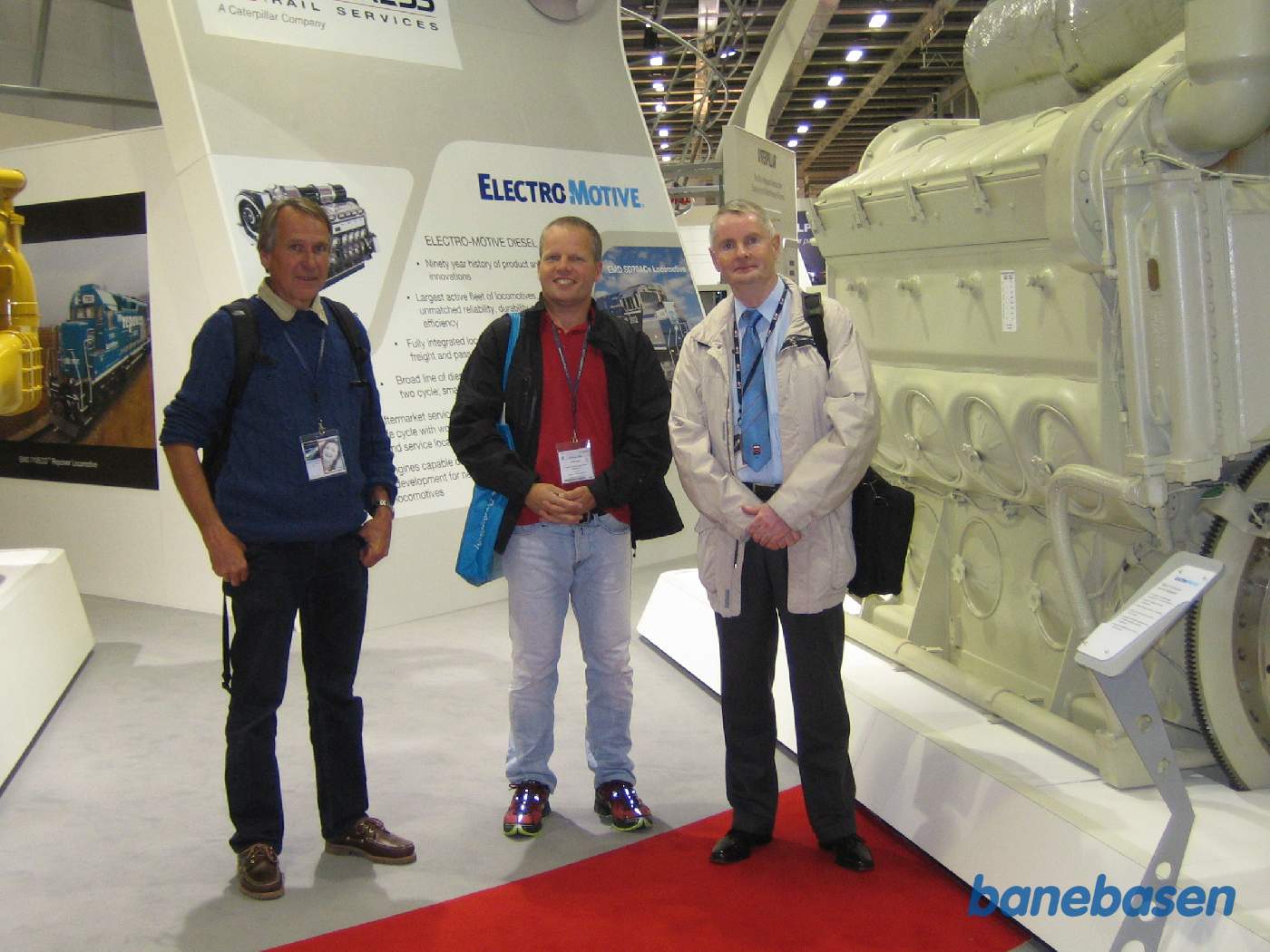 3 DSB medarbejdere stiller op til fotografering på EMD