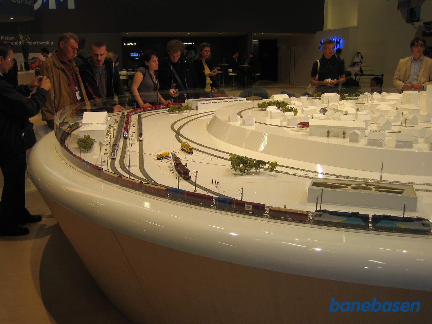 Modeljernbane der illustrerer, hvad firmaet dækker over