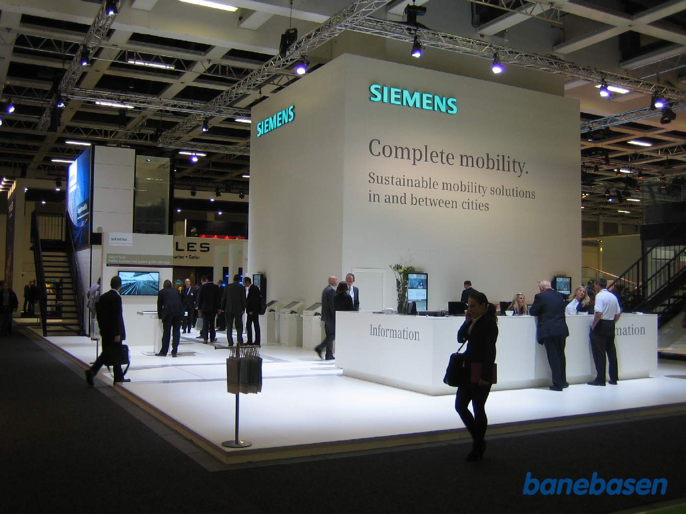 Siemens store stand
