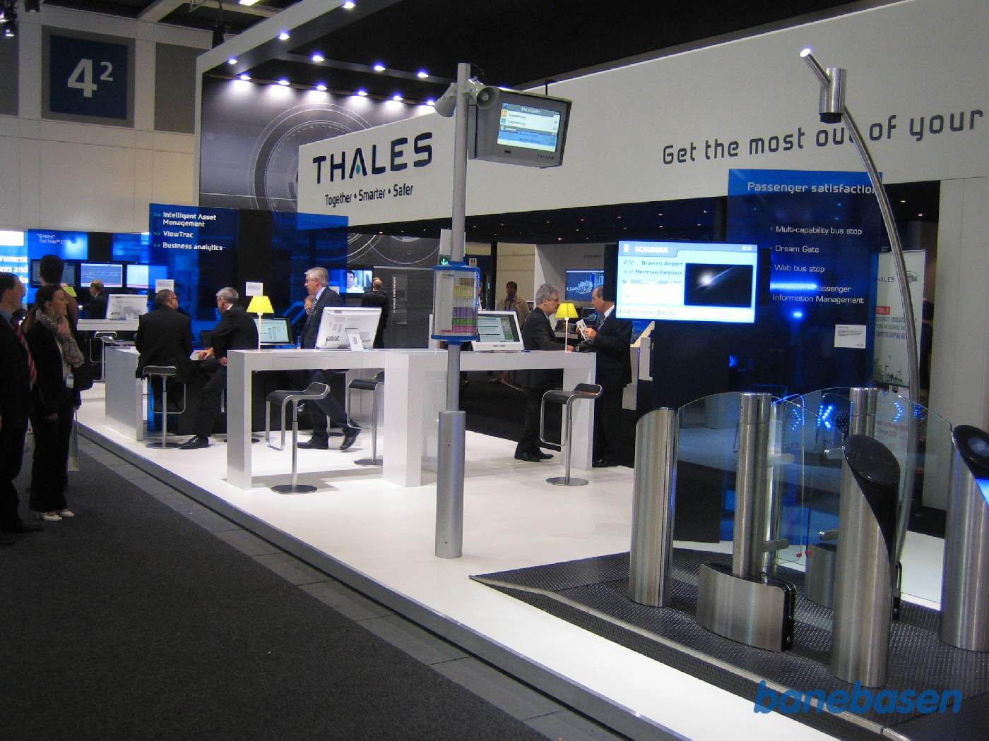 Thales store stand