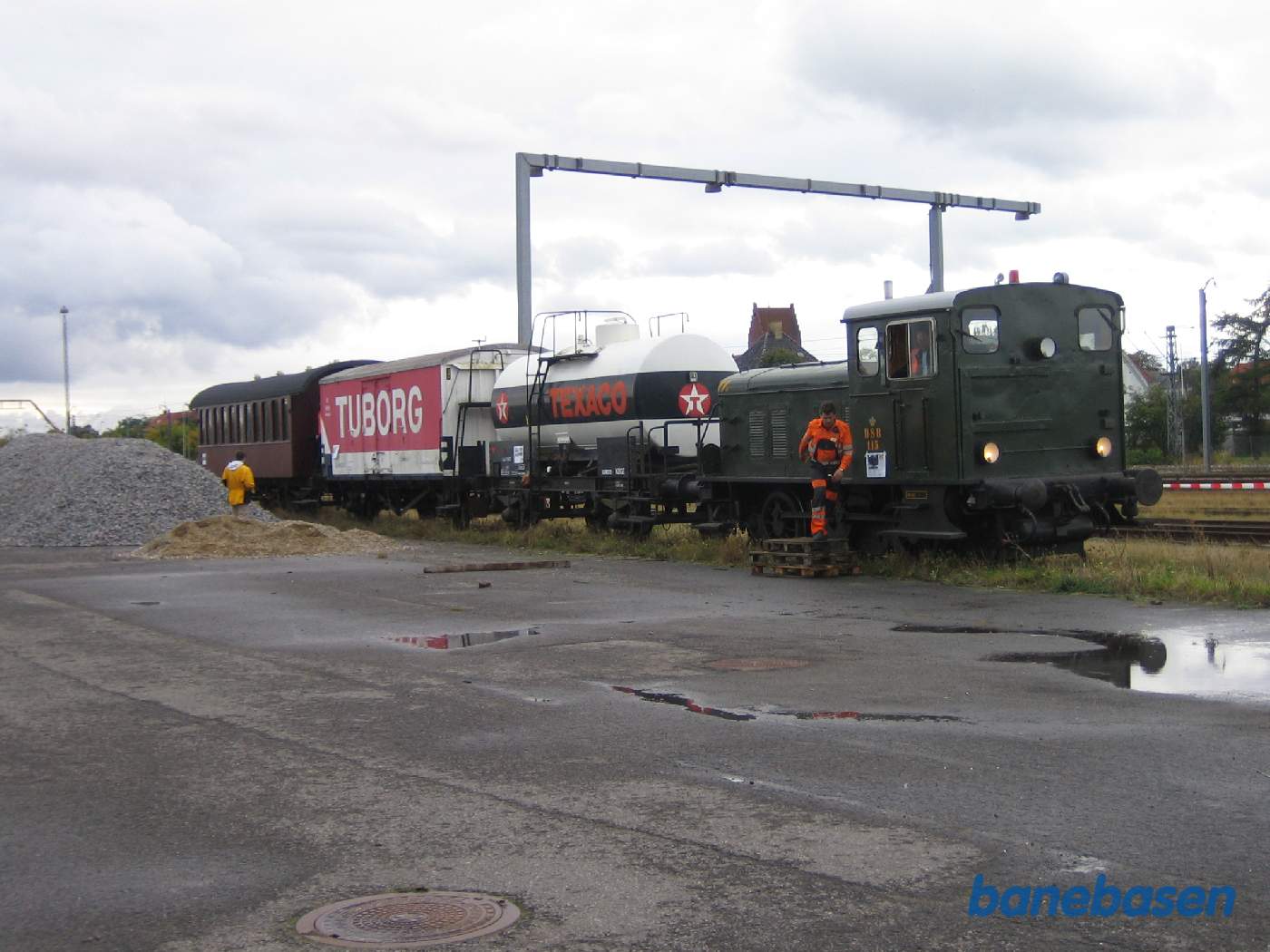 Rangertraktor med godsvogne