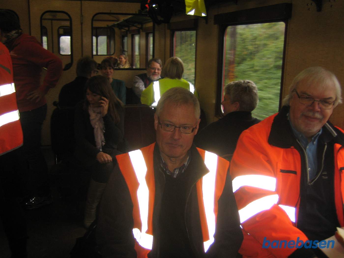 Projektdeltagerne sidder og snakker i skinnebussen et sted mellem København og Ringsted