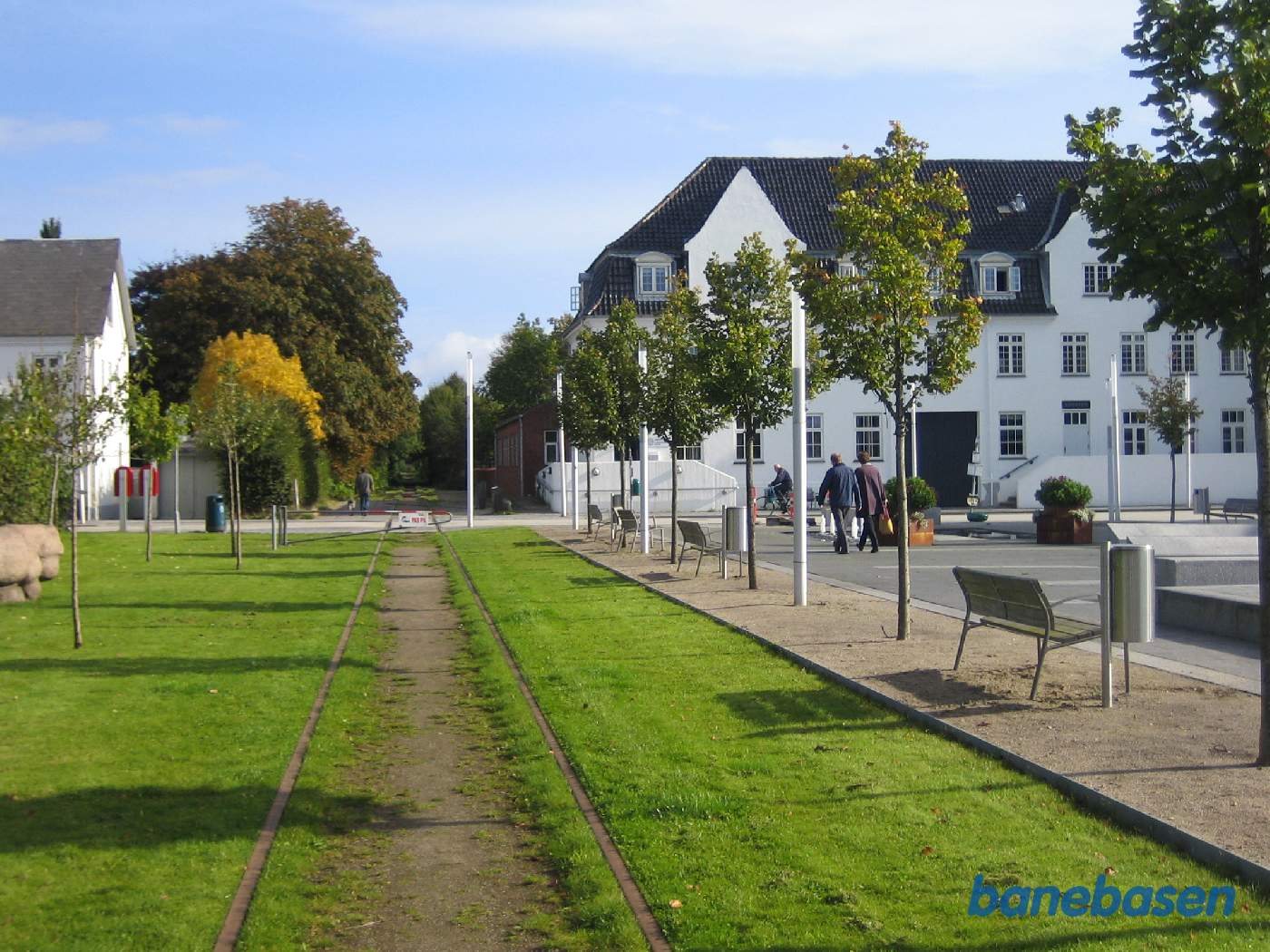 Indkørselstogvejen, det er Nørregade der krydser banen og hotellet inde til højre