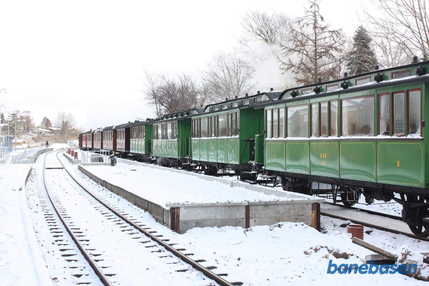 Juletoget ved perron, klar til at L1 trækker toget til Tisvildeleje