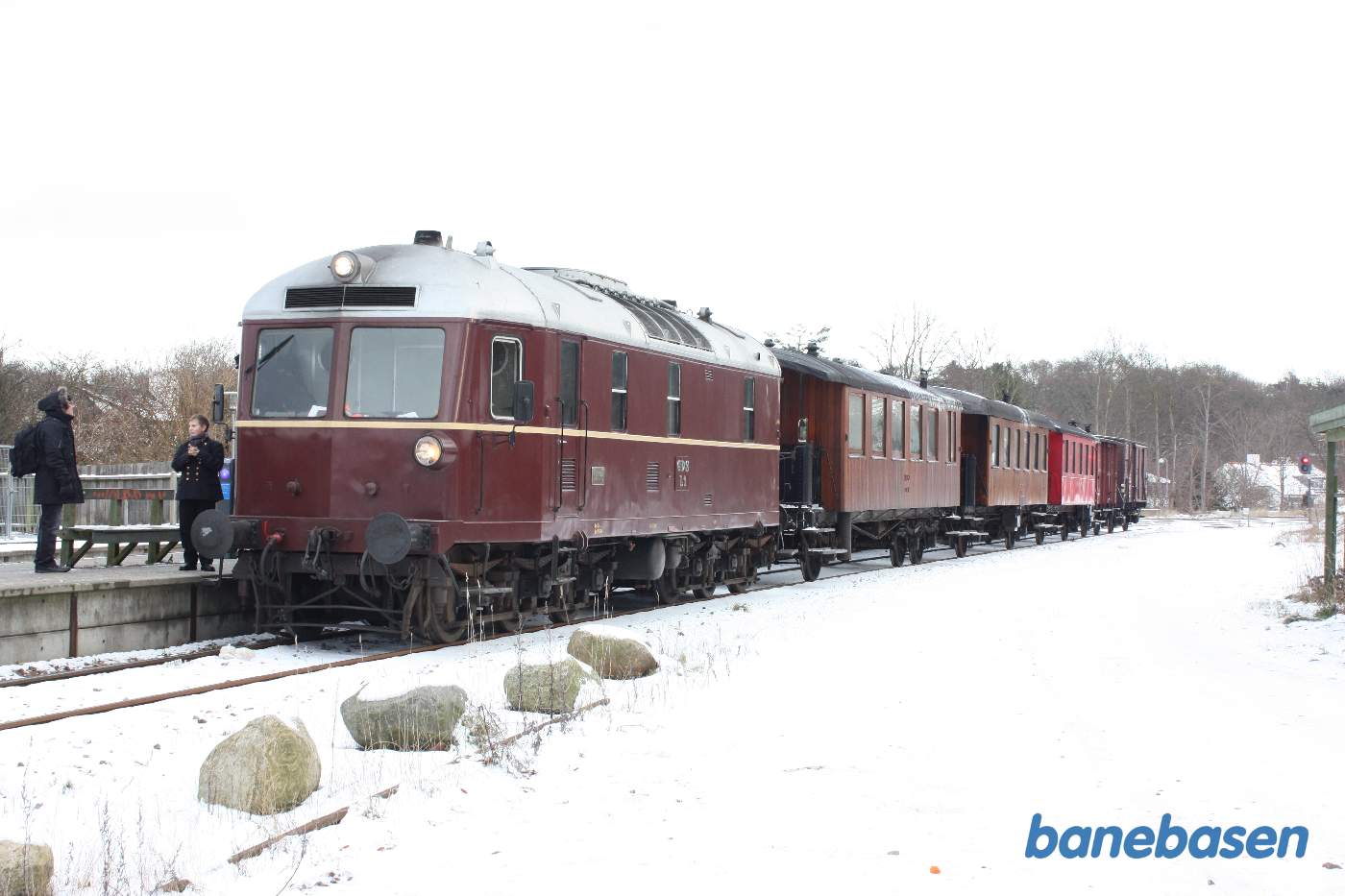 Materieltoget holder i Hornbæk og afventer krydsning med Lokaltog
