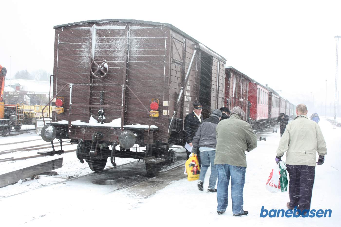 Gæsterne er ved at indfinde sig Gæsterne er ved at indfinde sig