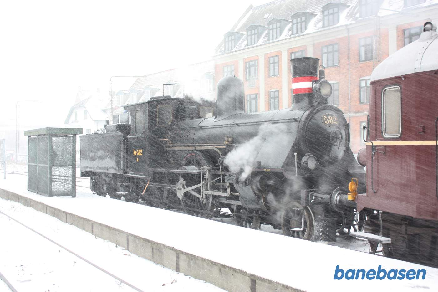 Vi er ankommet til Grønnehave spor 2, hvor dampfolkene gør klar til at få vand på lokomotivet