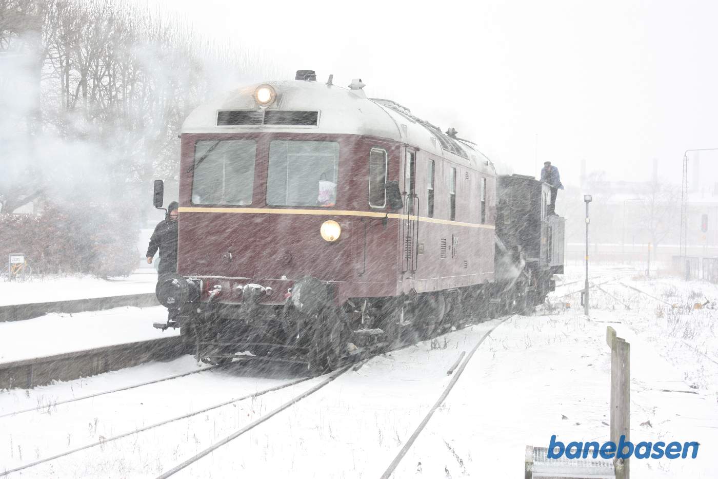 Dampfolkene kæmper med at få vand på lokomotivet