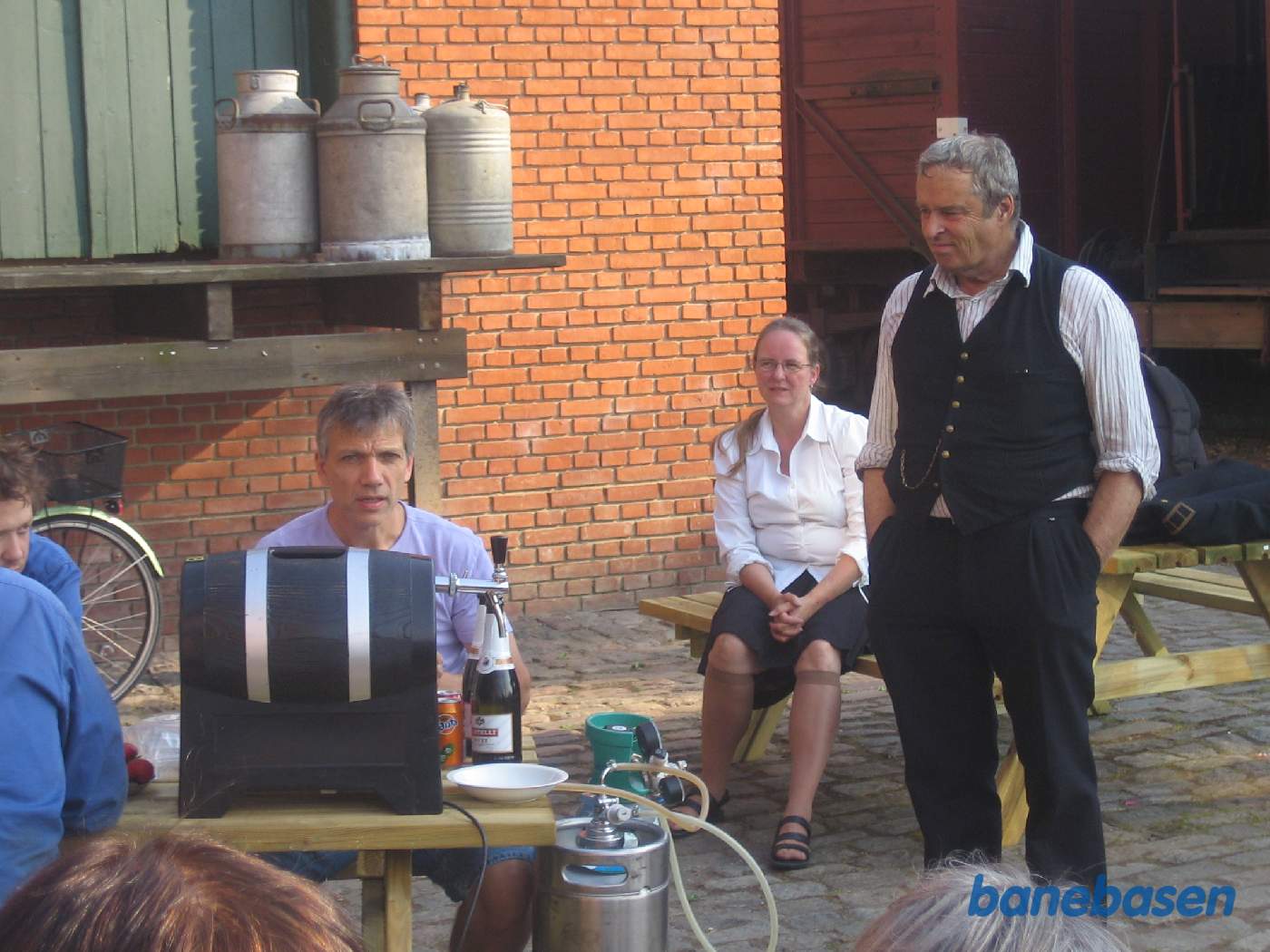 En hyggelig eftermiddag på stationens forplads