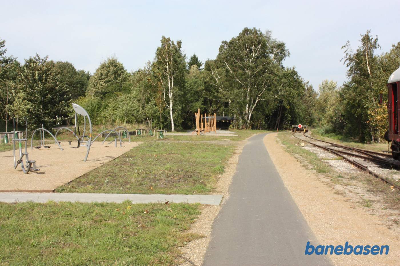 Jernbanen fortsatte engang videre 18 km til Ringe