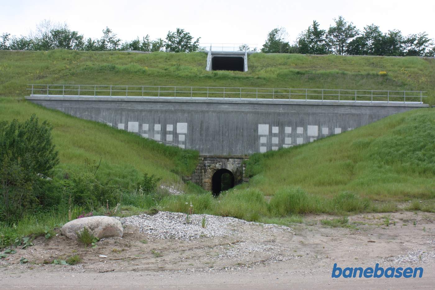 Den nye gennemføring af Elverdamsåen med faunapassage øverst