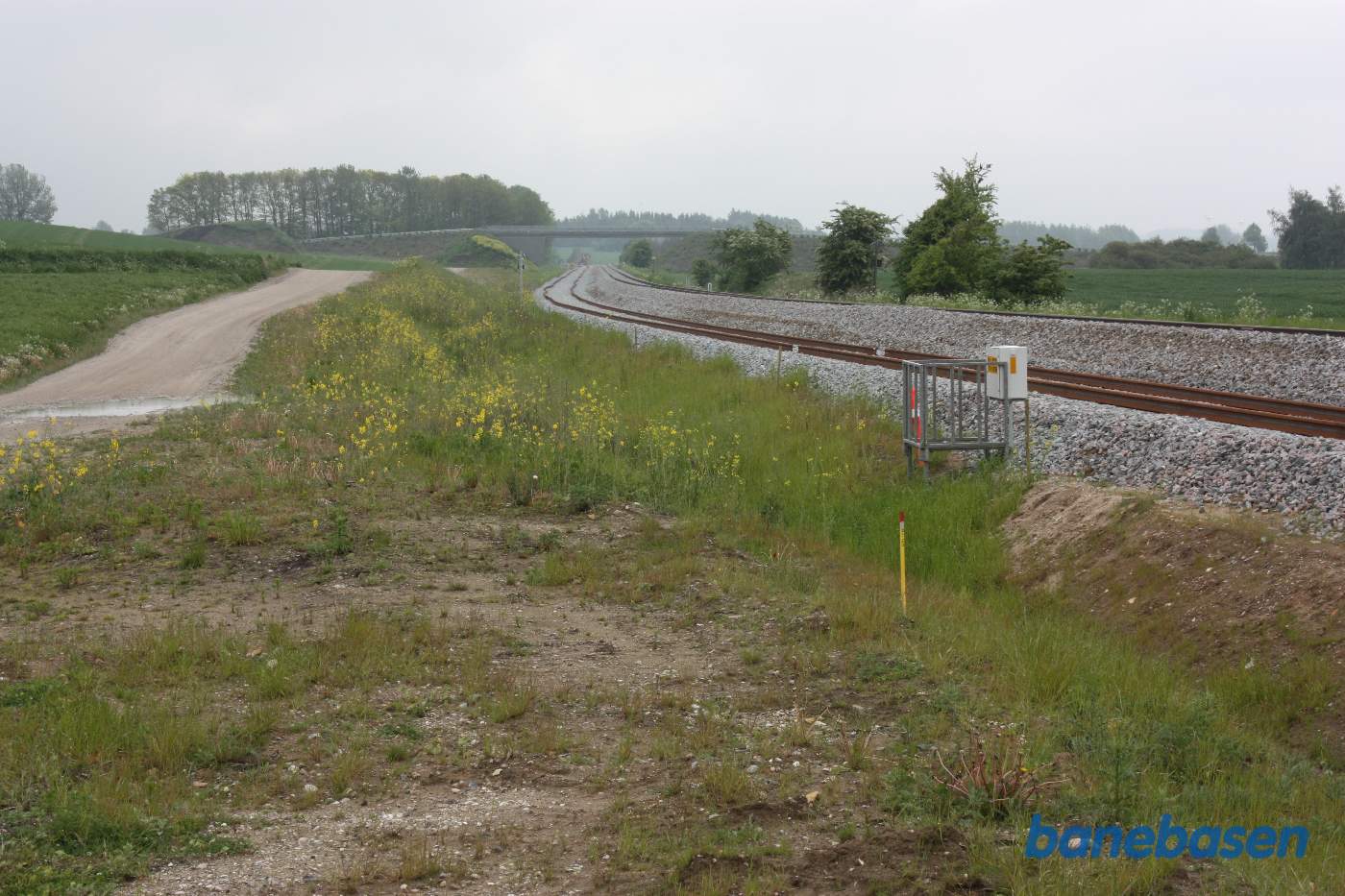 Vi kigger i retning mod Hvalsø og kan se den nye bro for Tingerupvej Vi kigger i retning mod Hvalsø og kan se den nye bro for Tingerupvej