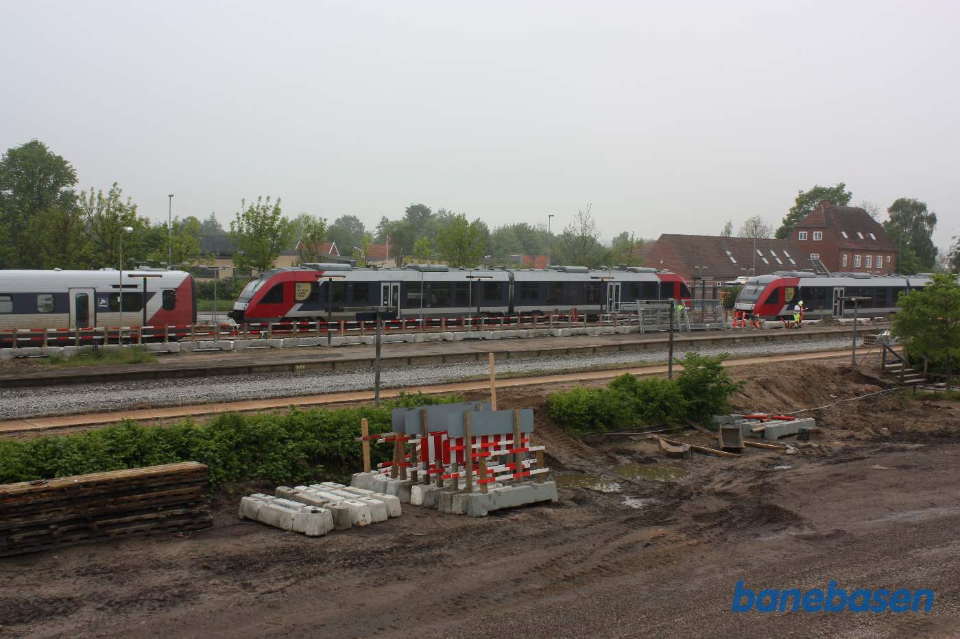 Et vue ud over anlægsprojektets område, set oppe fra den midlertidige container by med kontorer mv. Et vue ud over anlægsprojektets område, set oppe fra den midlertidige container by med kontorer mv.