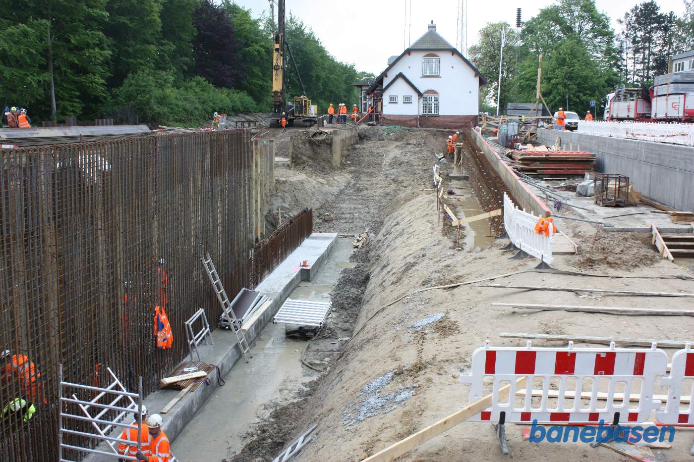 Her arbejdes der med den nye cykelrampe Her arbejdes der med den nye cykelrampe