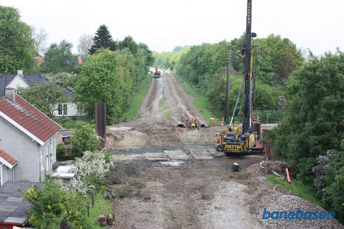 Et vue i retning mod Holbæk, hvor man tydeligt kan se dobbeltsporet komme ind Et vue i retning mod Holbæk, hvor man tydeligt kan se dobbeltsporet komme ind
