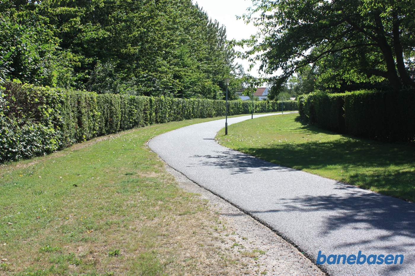 Fra stationsområdet løb Nexø banen i en stor kurve bag om Rønne by Fra stationsområdet løb Nexø banen i en stor kurve bag om Rønne by