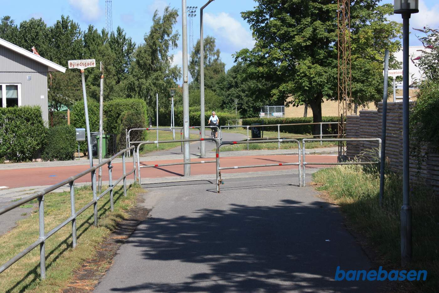 Overkørslen ved Byledsgade set i retning mod Rønne Nord Overkørslen ved Byledsgade set i retning mod Rønne Nord